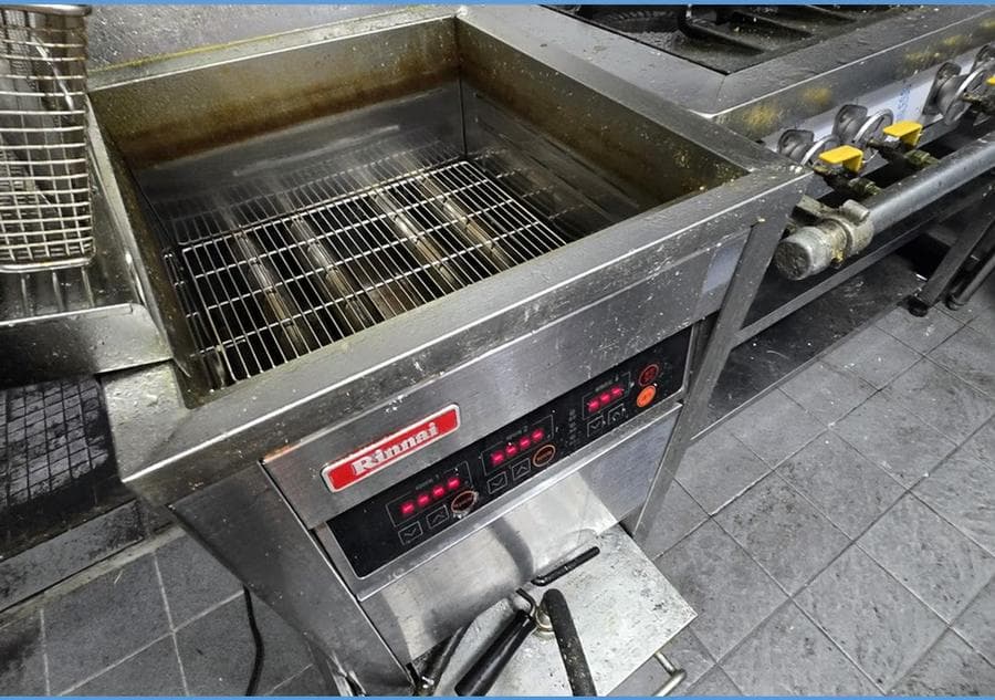 후드 배기 라인과 조리대 정리